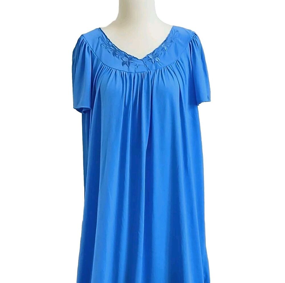 Miss Elaine Classic Nightgown Blue Floral Embroider Size Medium Nylon